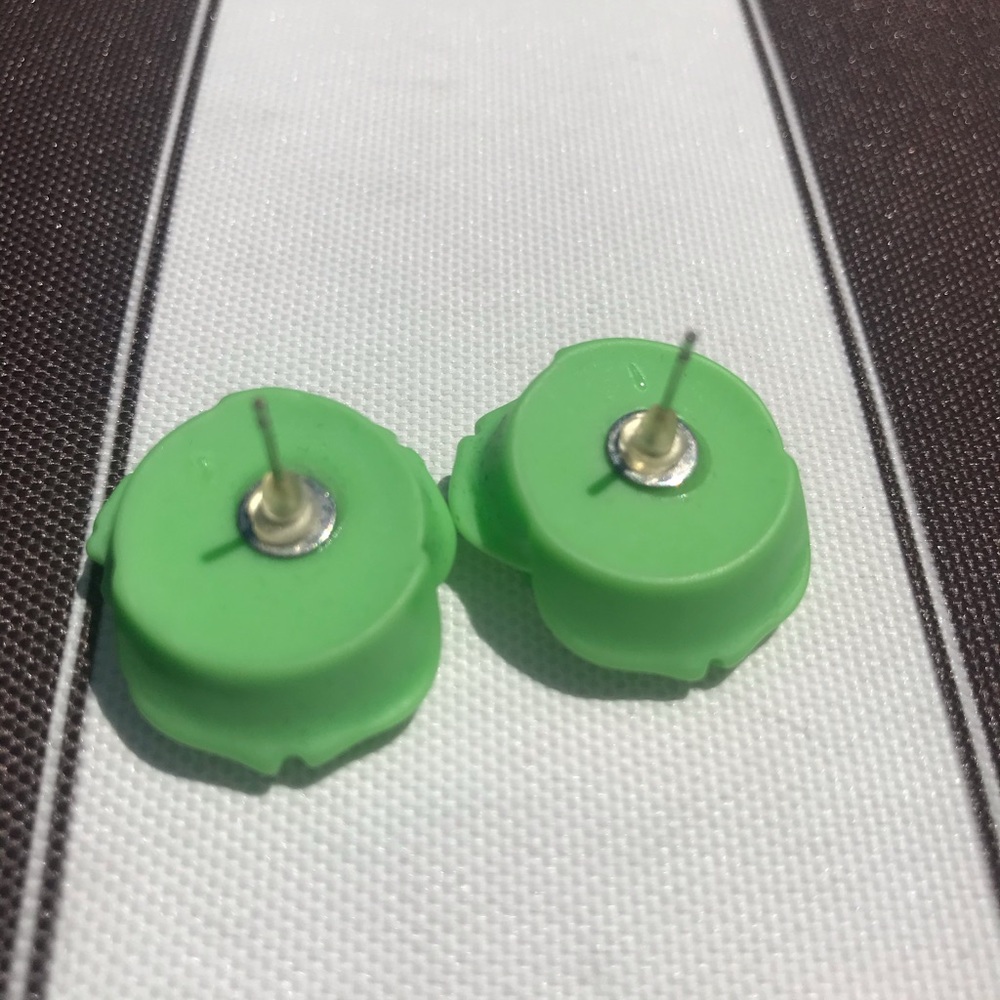 🌺 GREEN NEON ROSE earrings 🌺 - Picture 3 of 3